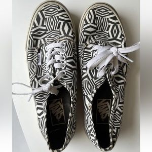 Black & white vans op art abstract men’s size 5.5 women’s 7
